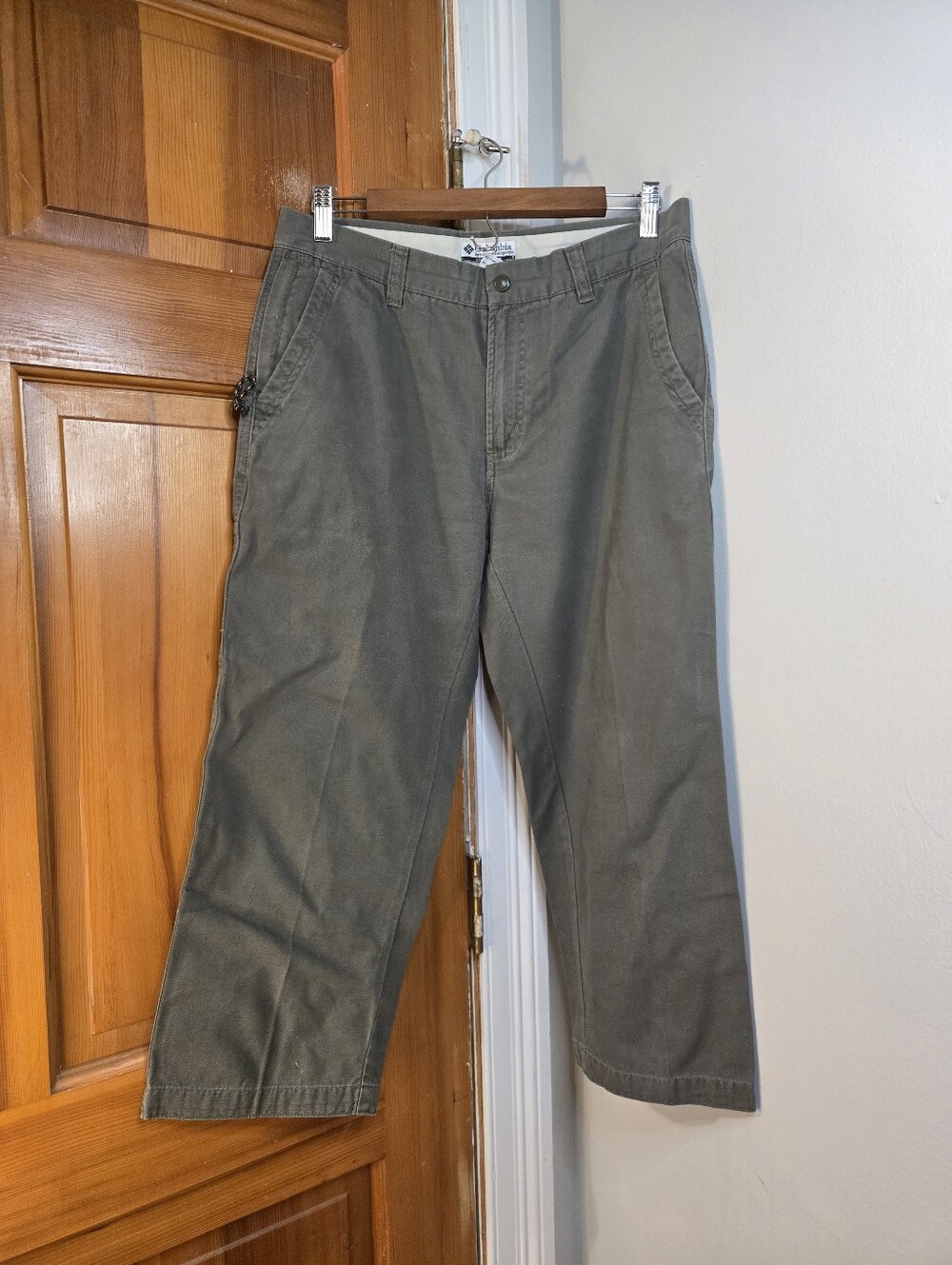 Columbia Olive Green Cropped Women's Pants